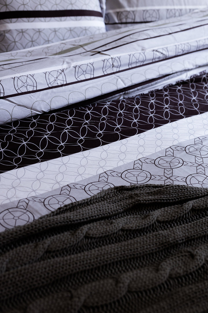 Oxford Queen Size Printed Cotton Trellis Reversible 6 pc Duvet Cover Set