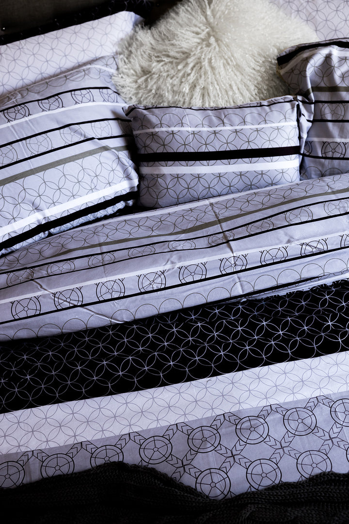 Oxford Queen Size Printed Cotton Trellis Reversible 6 pc Duvet Cover Set