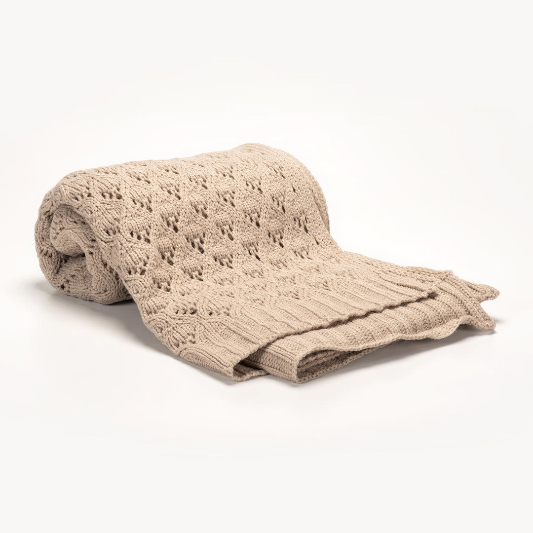 Couverture au style crochet en tricot taupe 50"x 60"