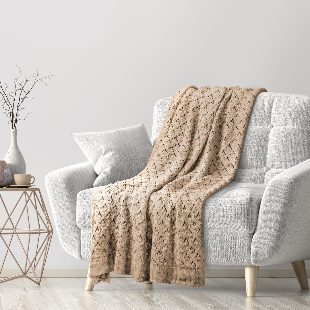 Couverture au style crochet en tricot taupe 50"x 60"