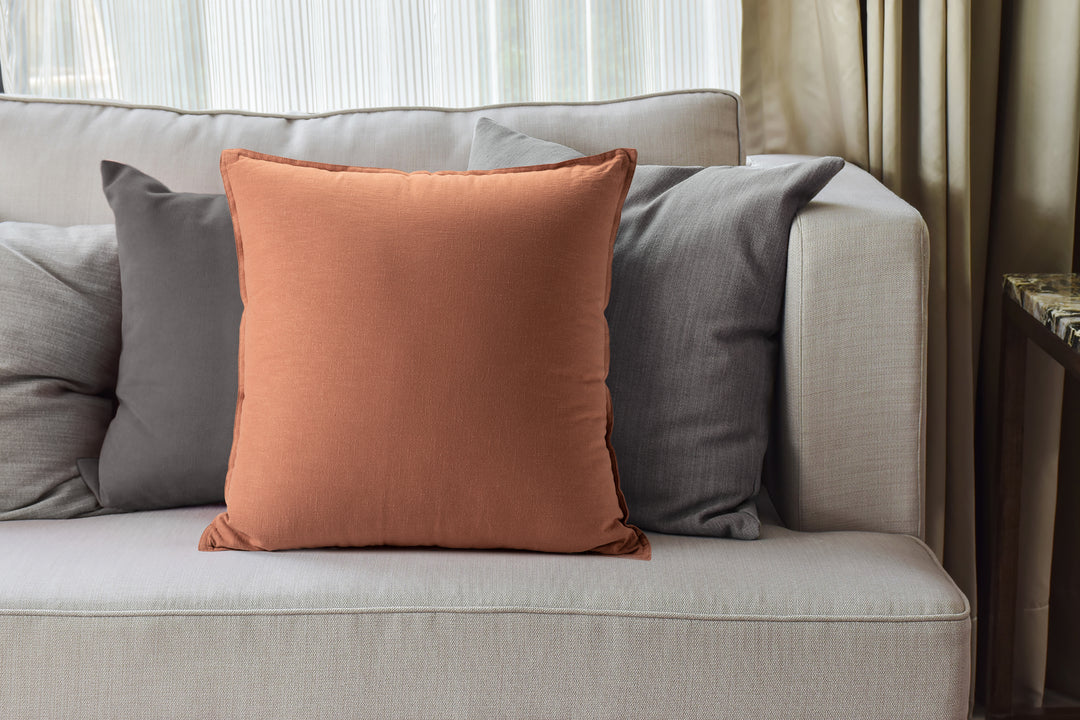 Oreiller décoratif en lin et coton texturé rouille 24" x 24"